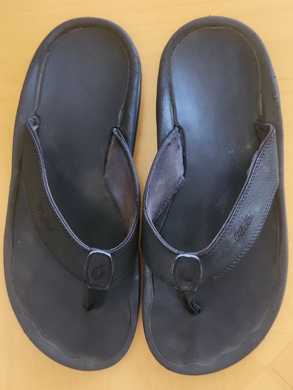 OLUKAI Black Ohana Flip-Flop Sandals